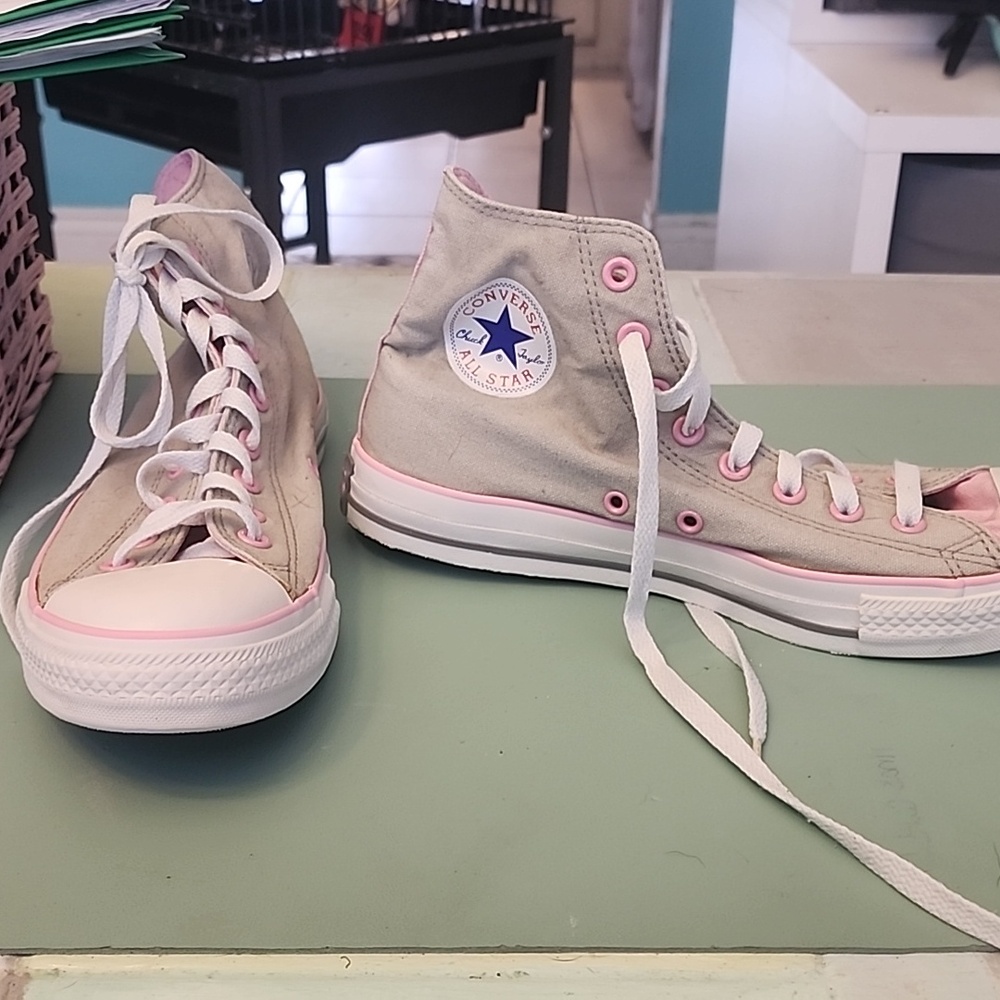 Converse chucks hi tops pink and grey women's 11 mens 9. Used